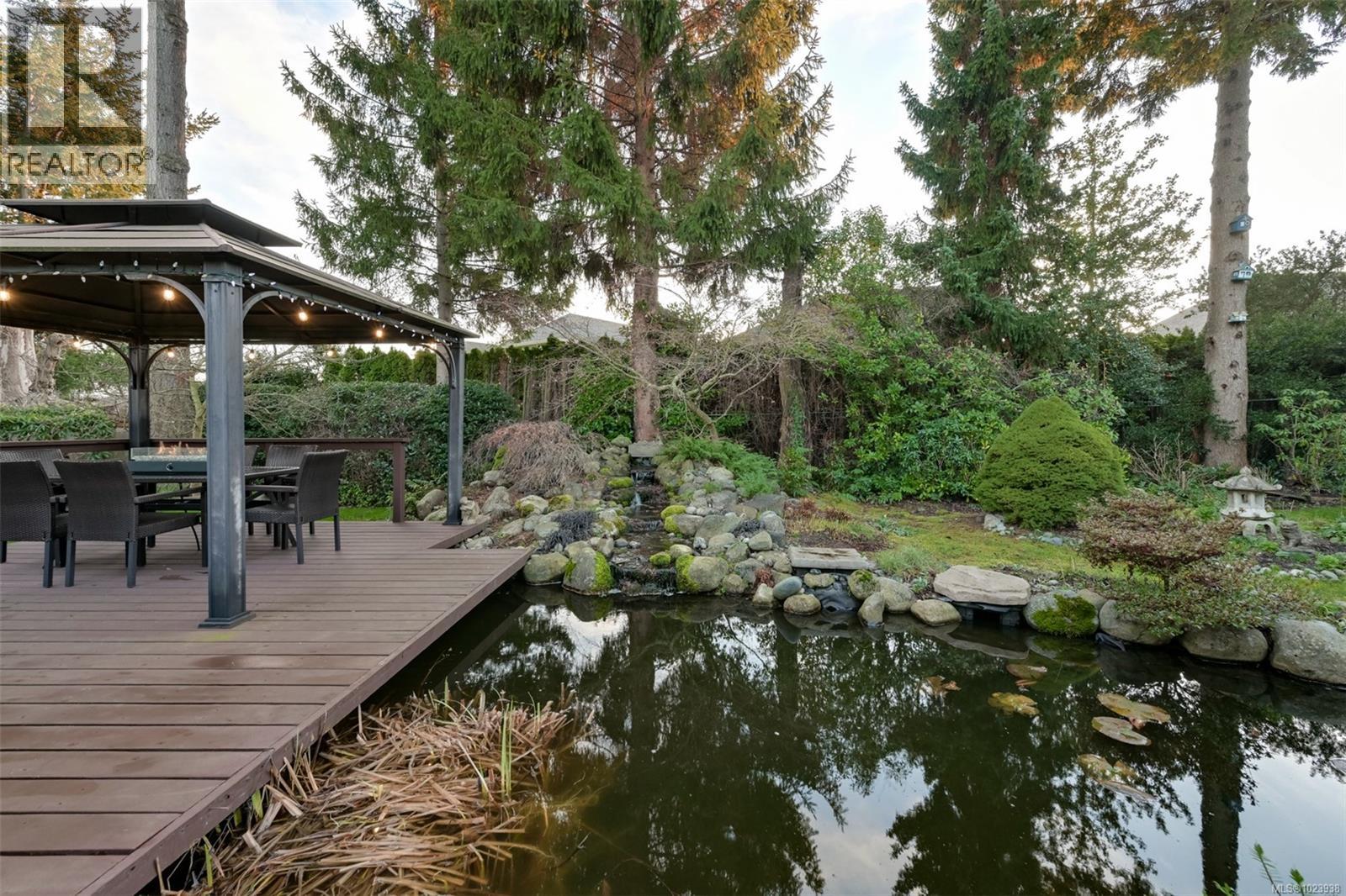  2241 Lifton Place, Saanich