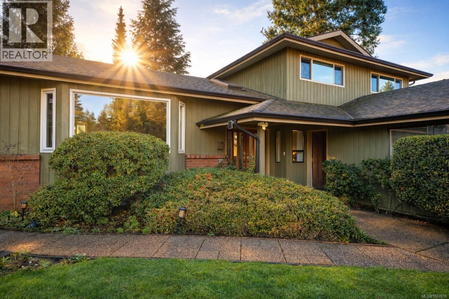  2241 Lifton Place, Saanich