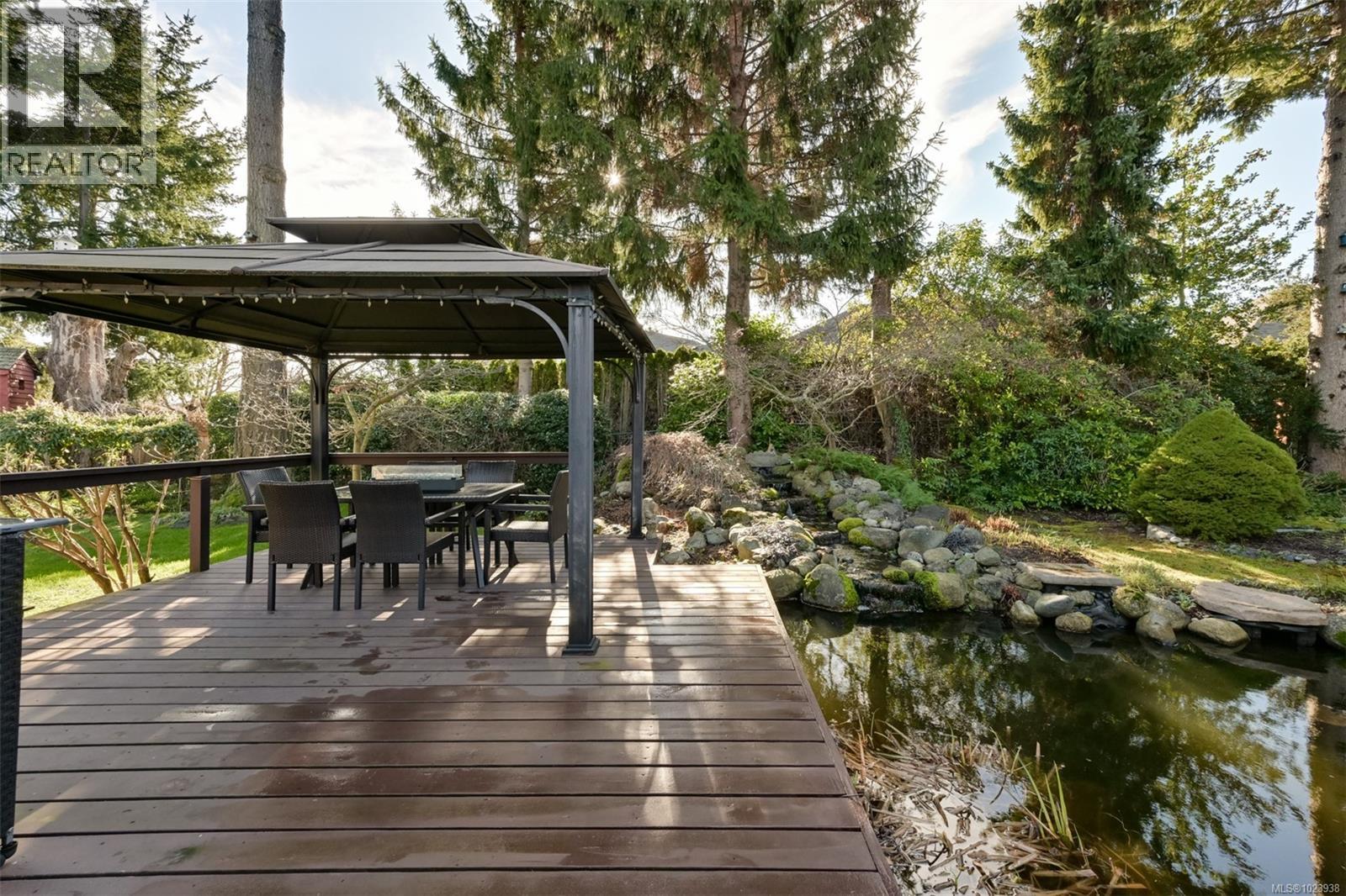  2241 Lifton Place, Saanich