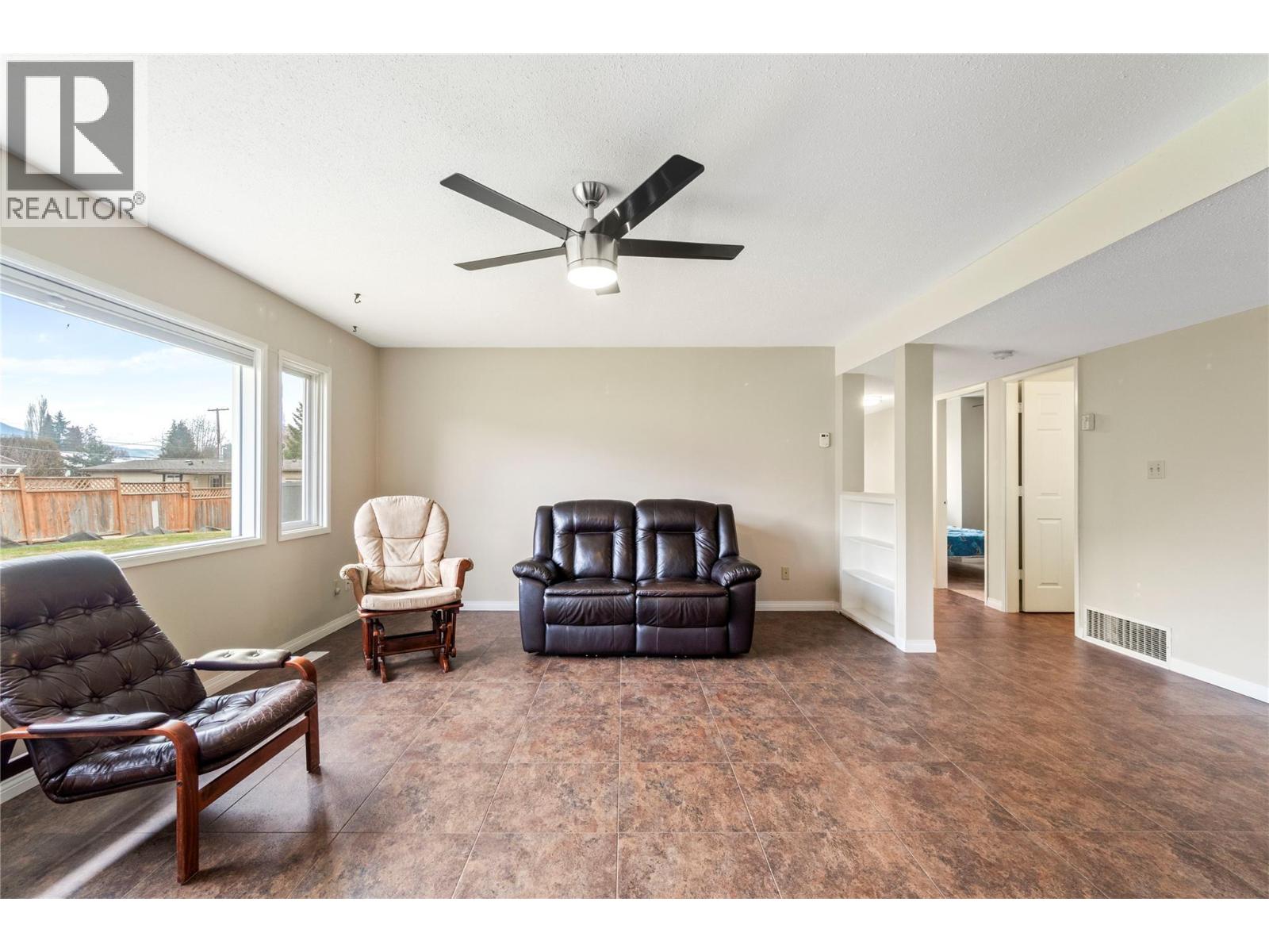  6960 50 Street Northeast, Salmon Arm