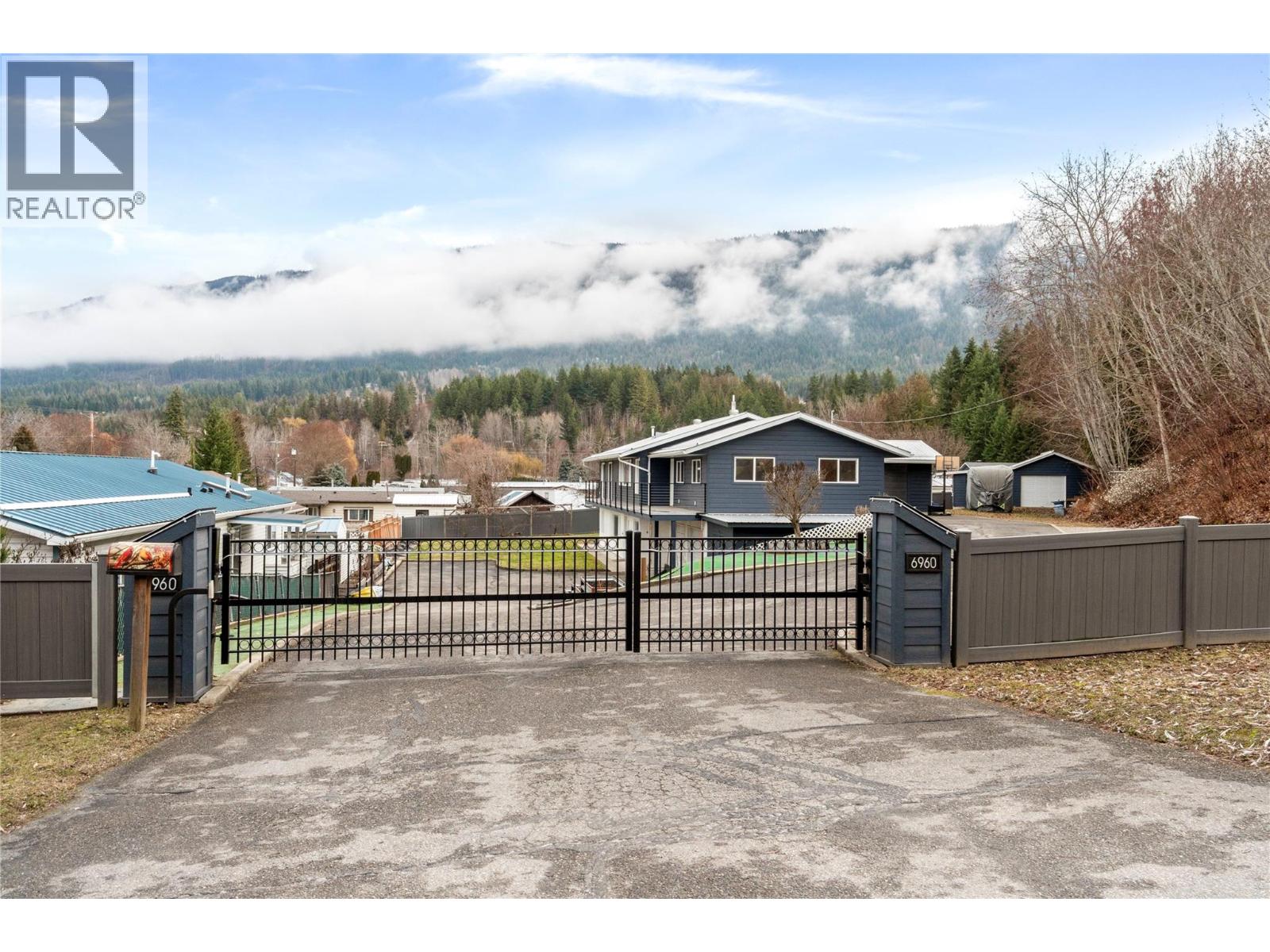  6960 50 Street Northeast, Salmon Arm