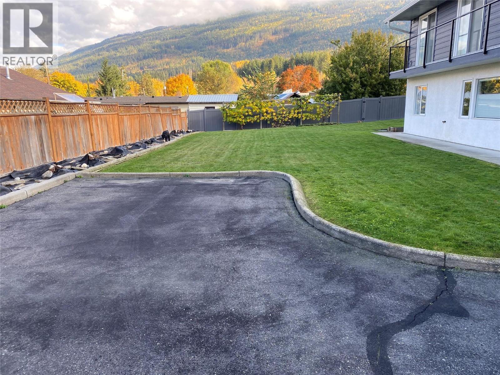  6960 50 Street Northeast, Salmon Arm