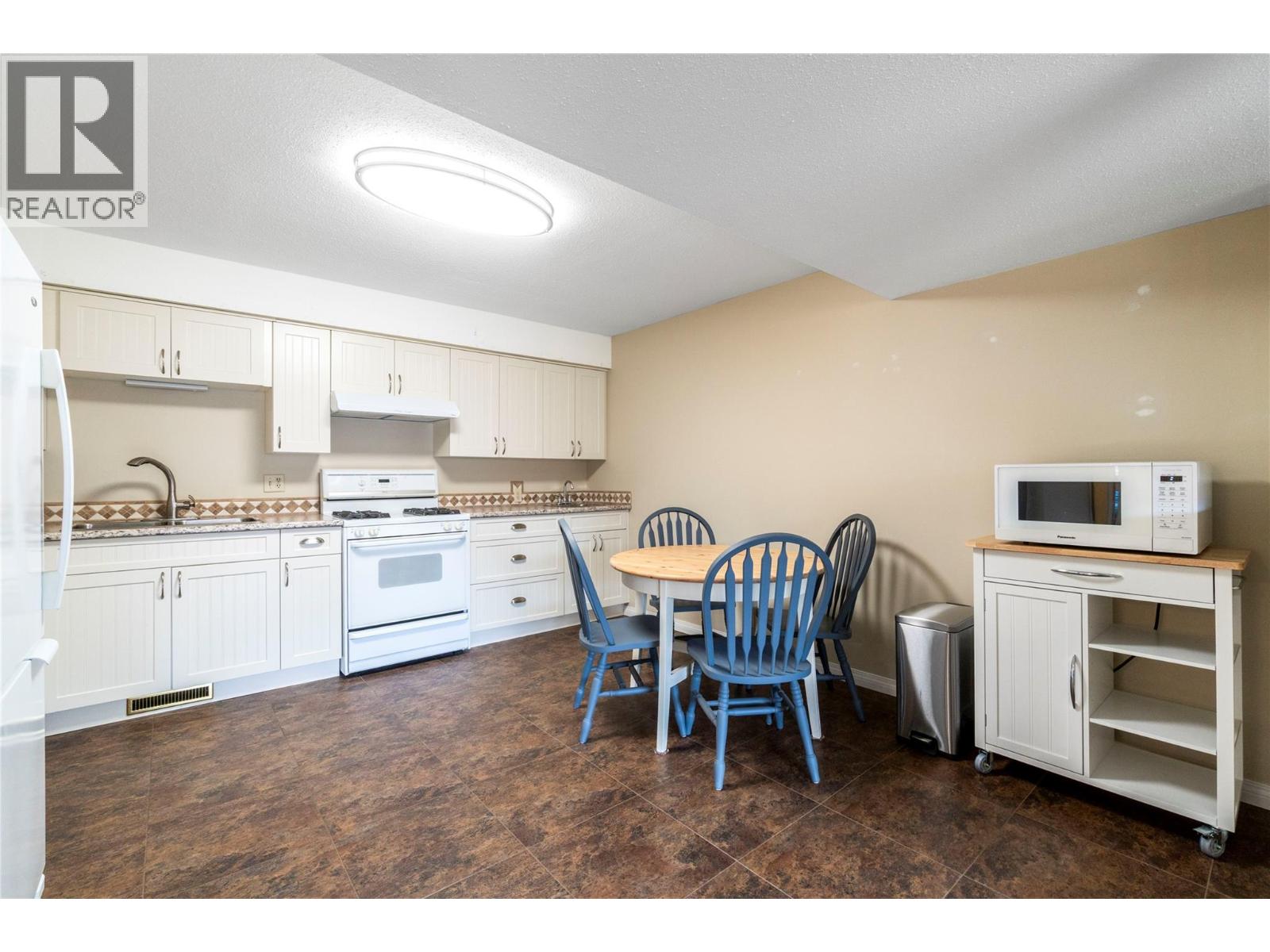  6960 50 Street Northeast, Salmon Arm