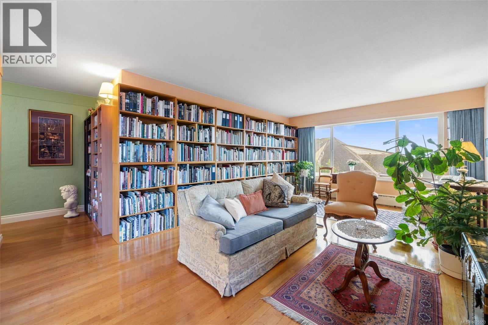 305 1270 Beach Drive, Oak Bay