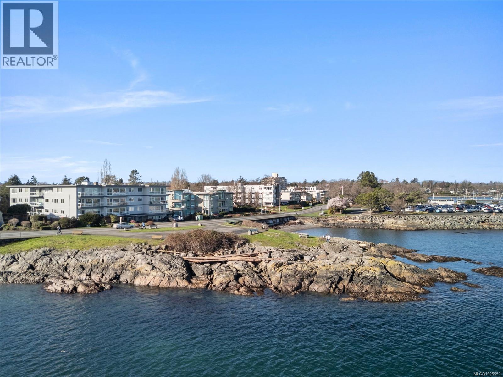 305 1270 Beach Drive, Oak Bay