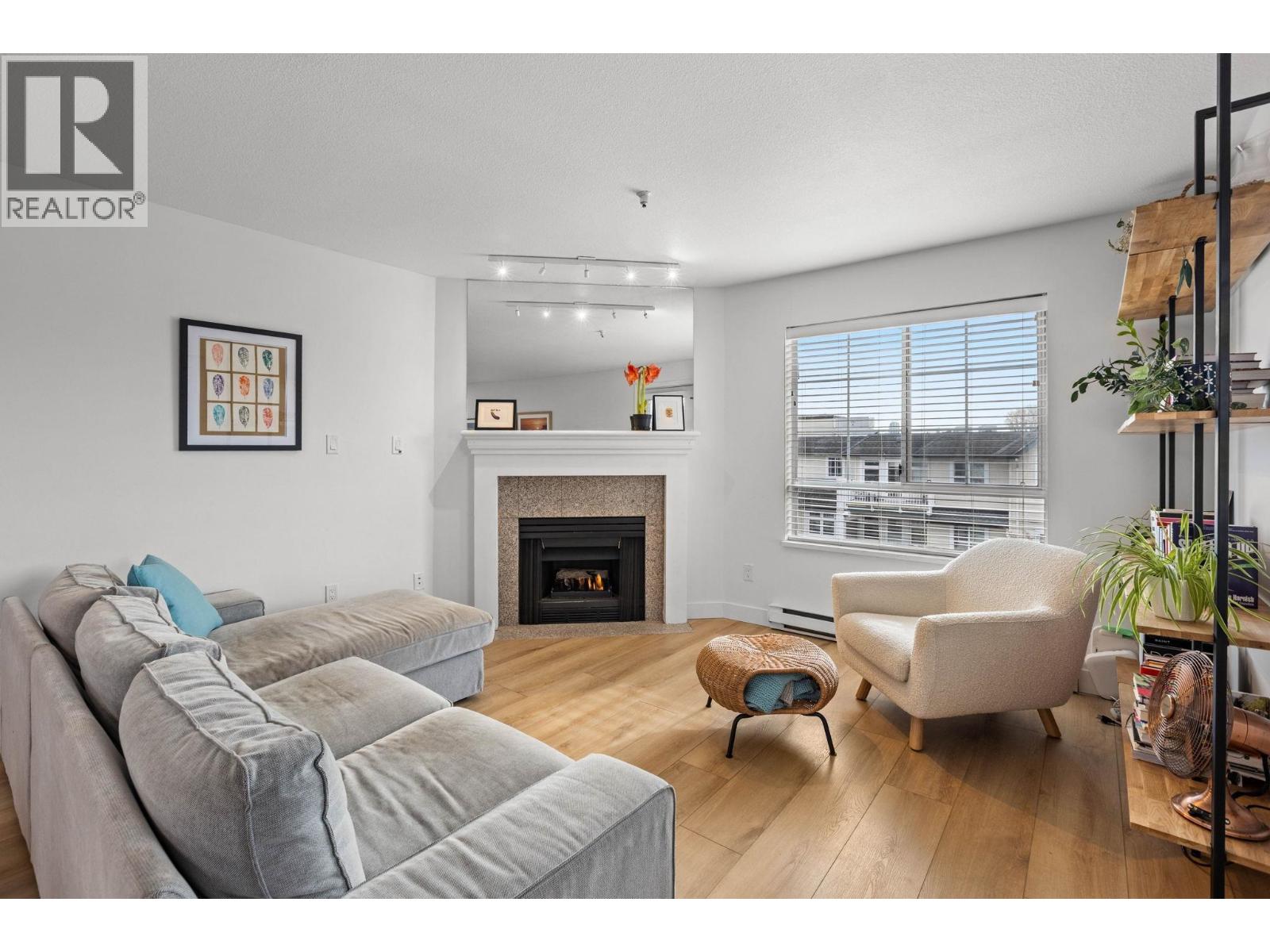 407 1950 E 11TH AVENUE - Photo 2 of 38, Vancouver, British Columbia