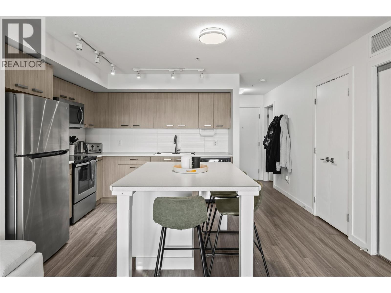 203 775 Academy Way, Kelowna