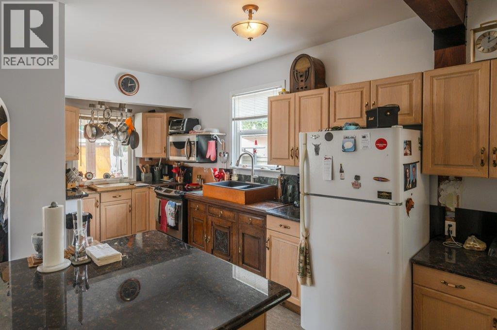 6130 Kootenay Street, Oliver