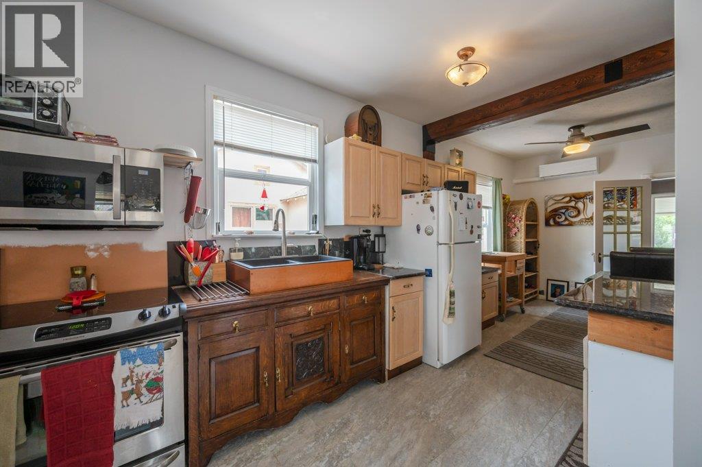 6130 Kootenay Street, Oliver