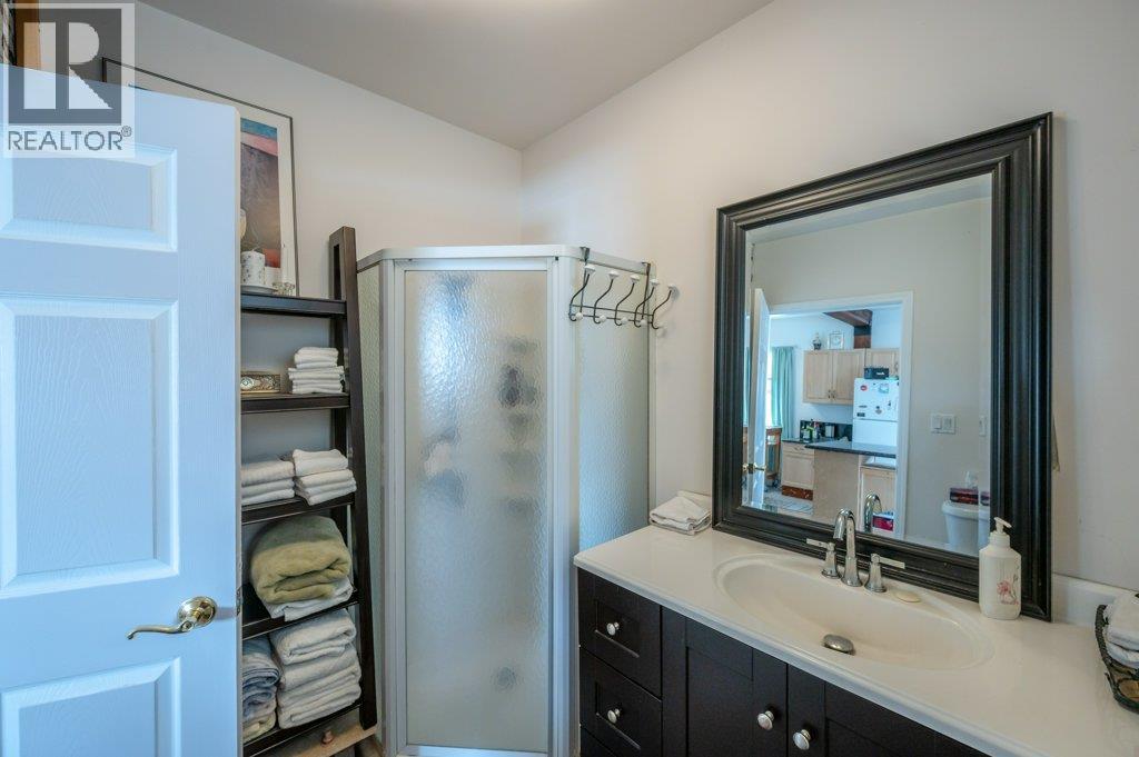 6130 Kootenay Street, Oliver