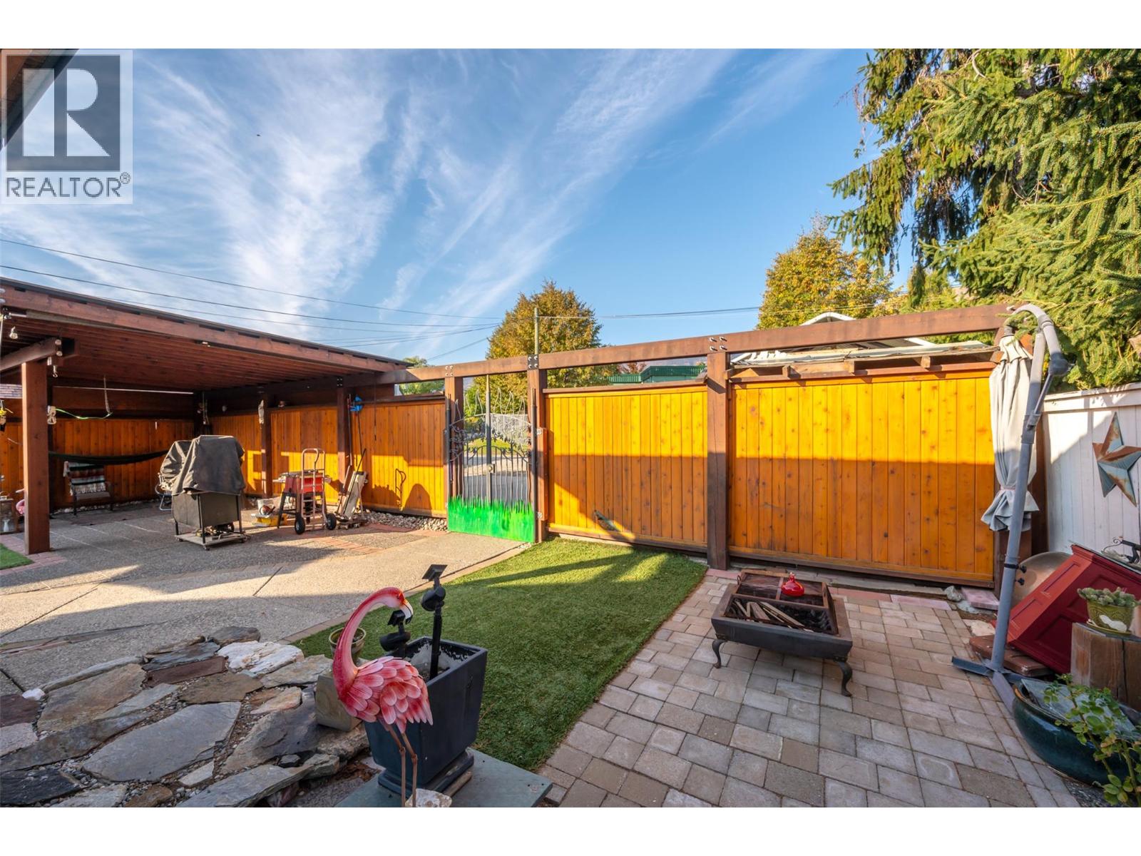 6130 Kootenay Street, Oliver