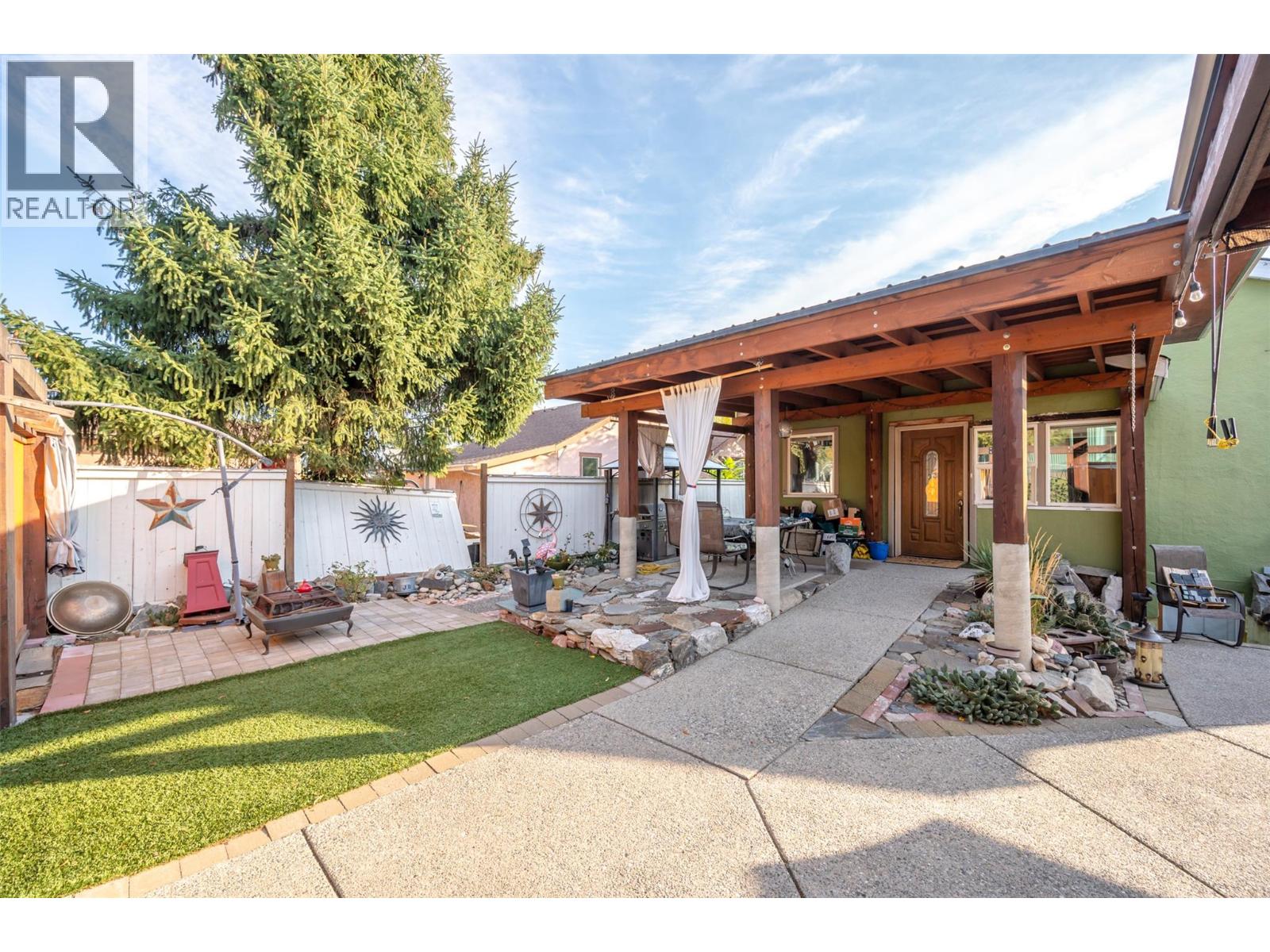 6130 Kootenay Street, Oliver