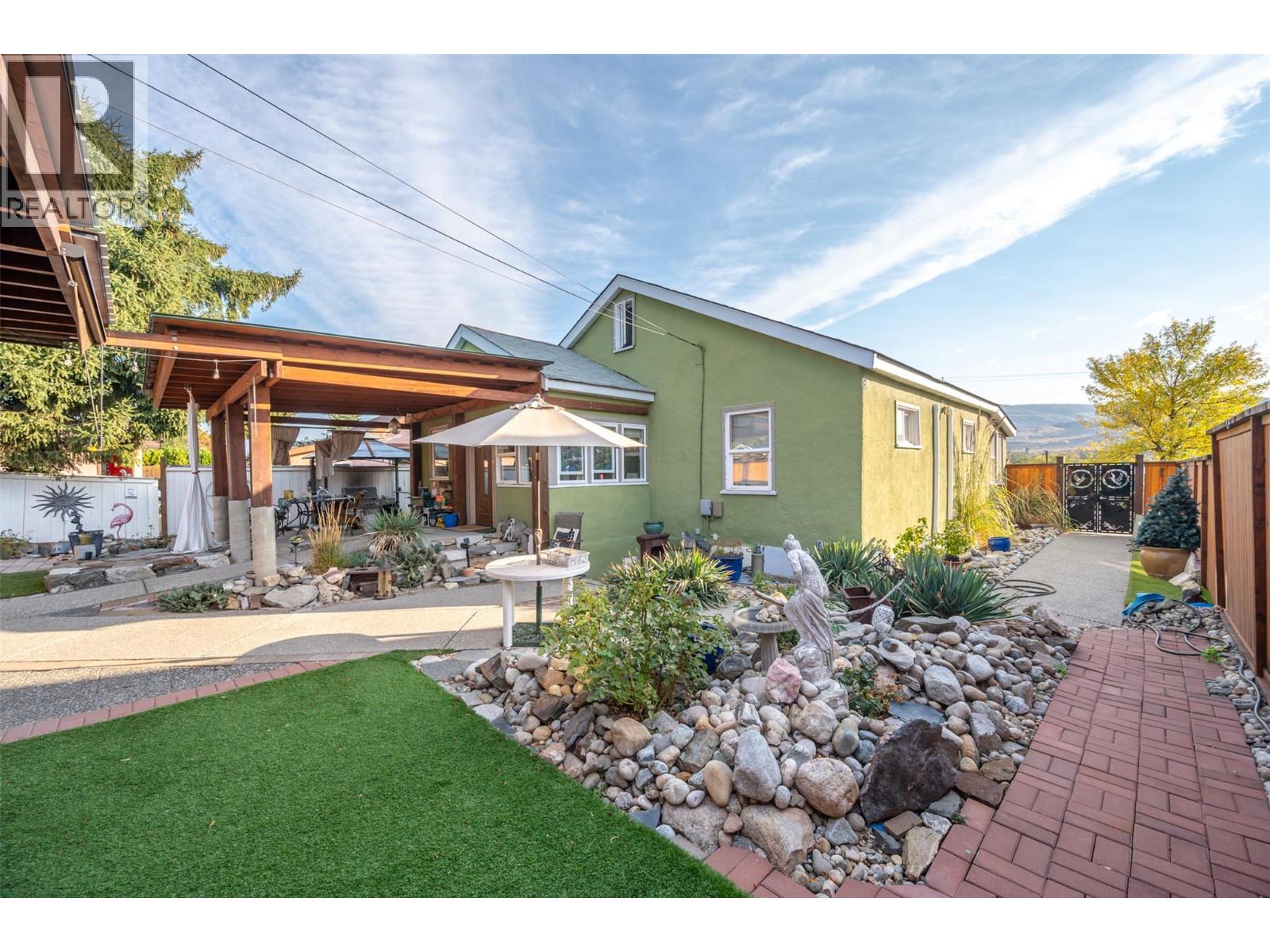 6130 Kootenay Street, Oliver