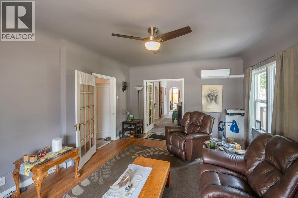 6130 Kootenay Street, Oliver