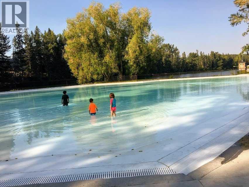 Single Family House for Sale in   Avenue NW Bowness Calgary 