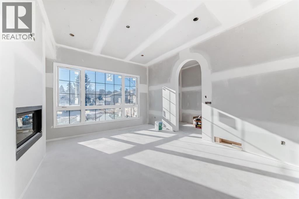 Single Family House for Sale in   Avenue NW Bowness Calgary 