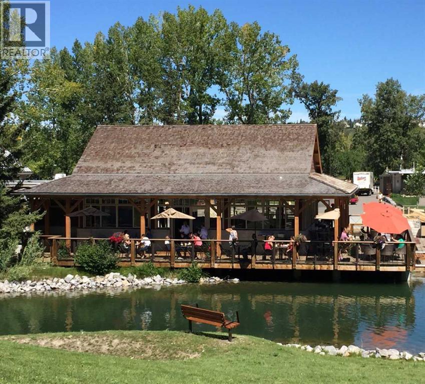 Single Family House for Sale in   Avenue NW Bowness Calgary 