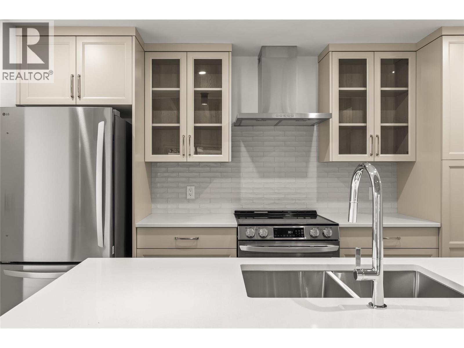 2 2957 Conlin Court, Kelowna