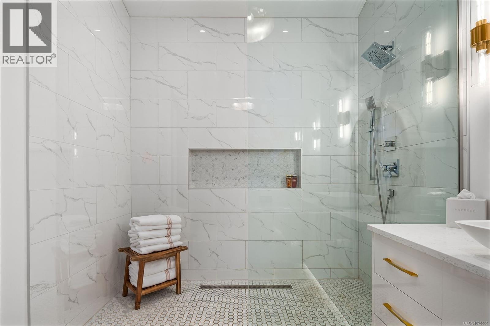  2473 Plumer Street, Oak Bay