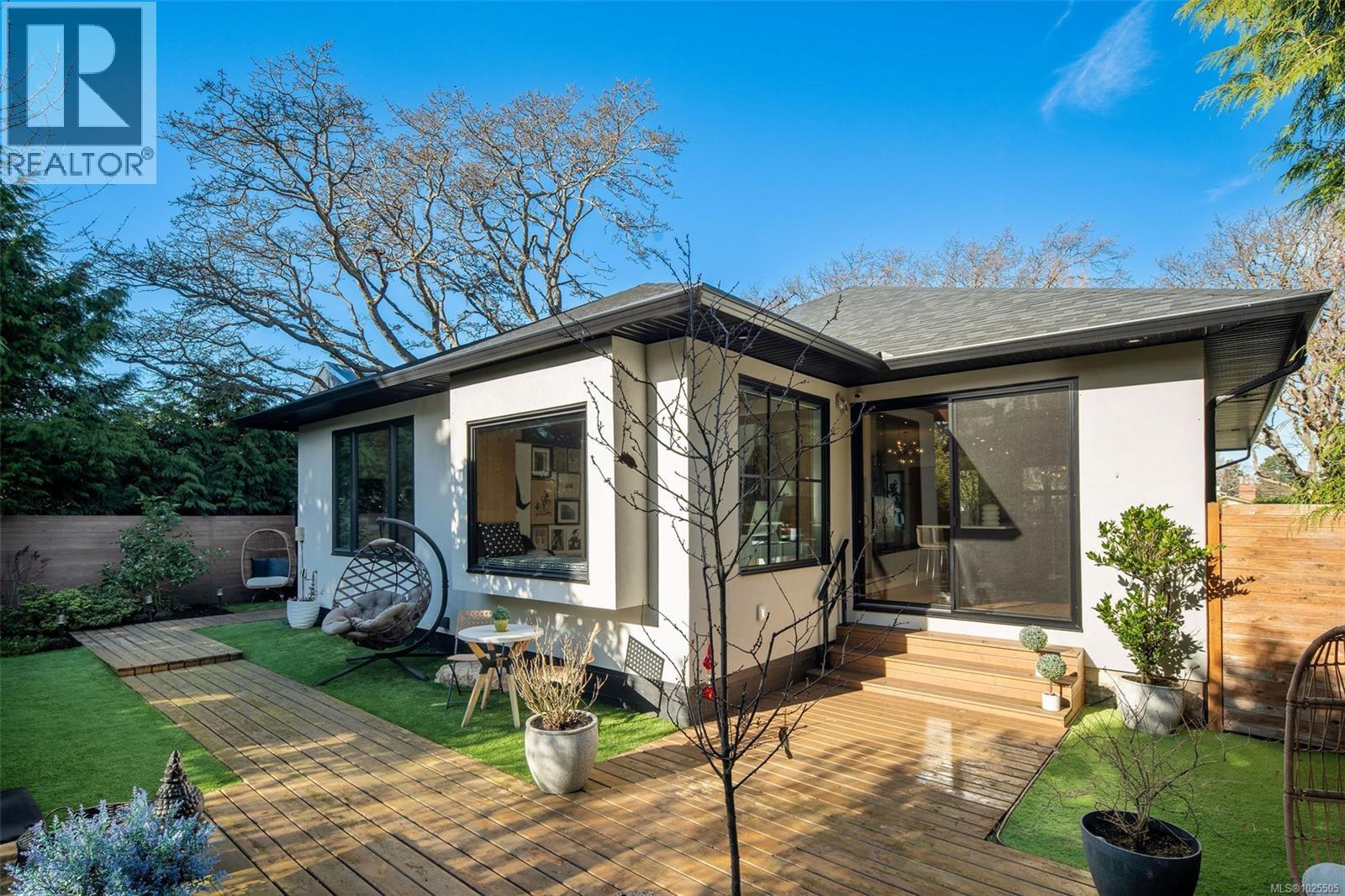  2473 Plumer Street, Oak Bay