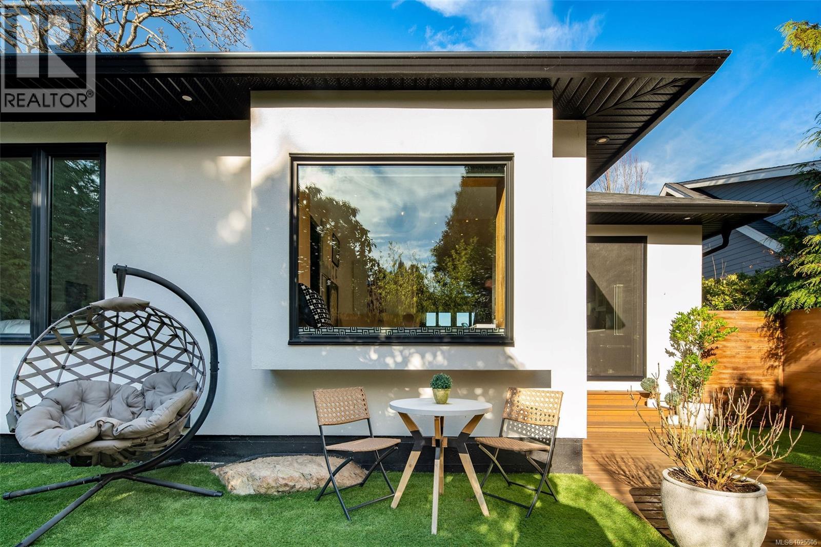  2473 Plumer Street, Oak Bay