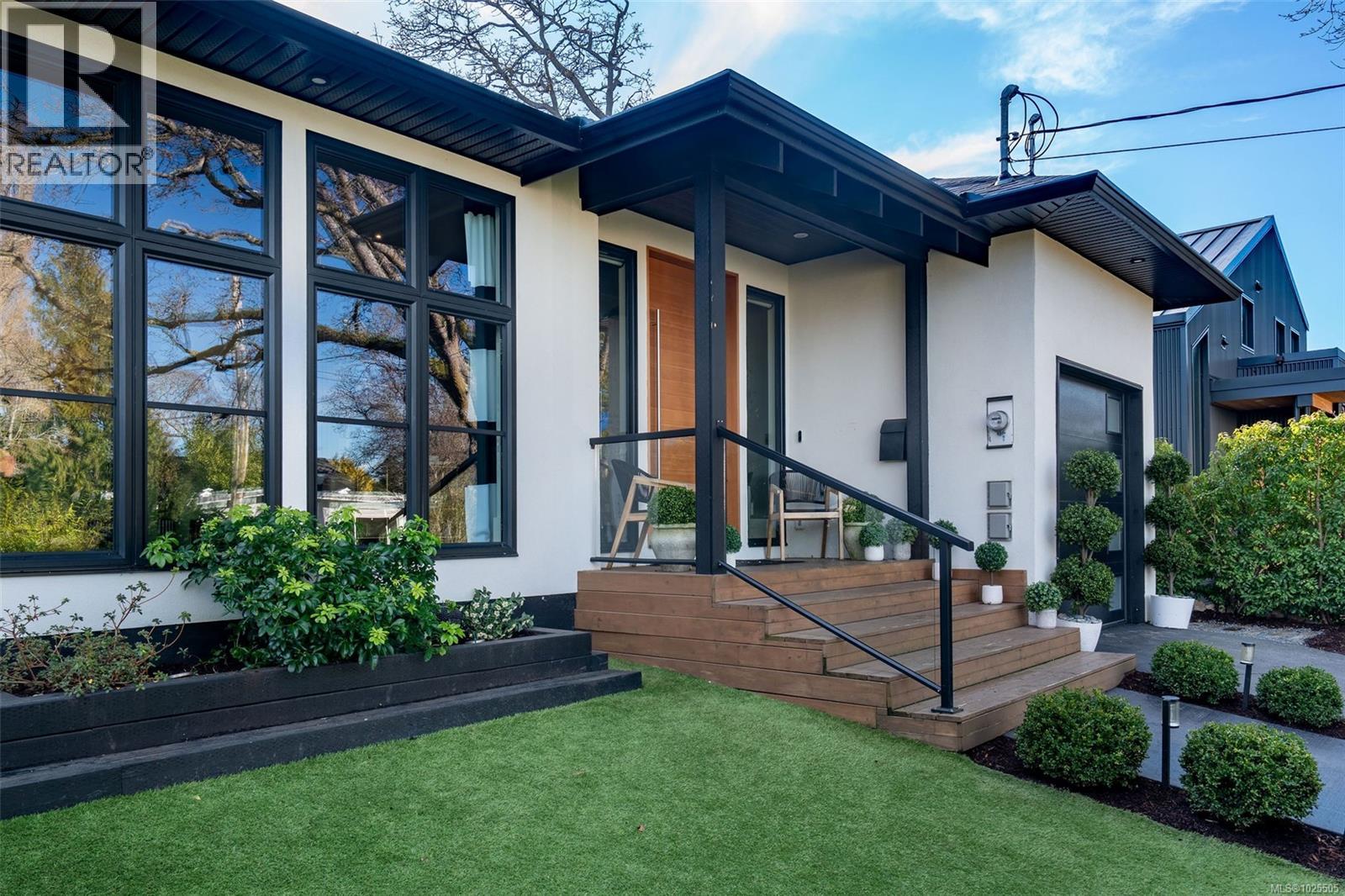  2473 Plumer Street, Oak Bay