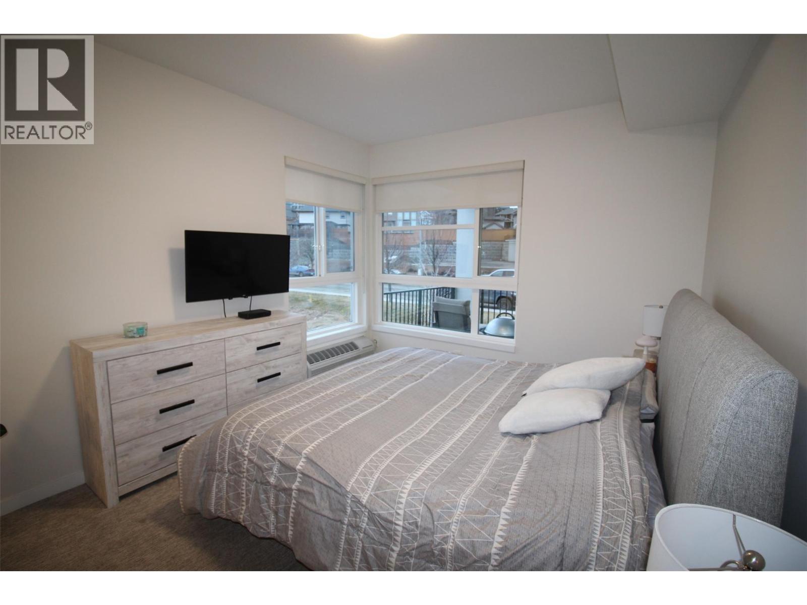 #204 1880 HUGH ALLAN DRIVE - 16