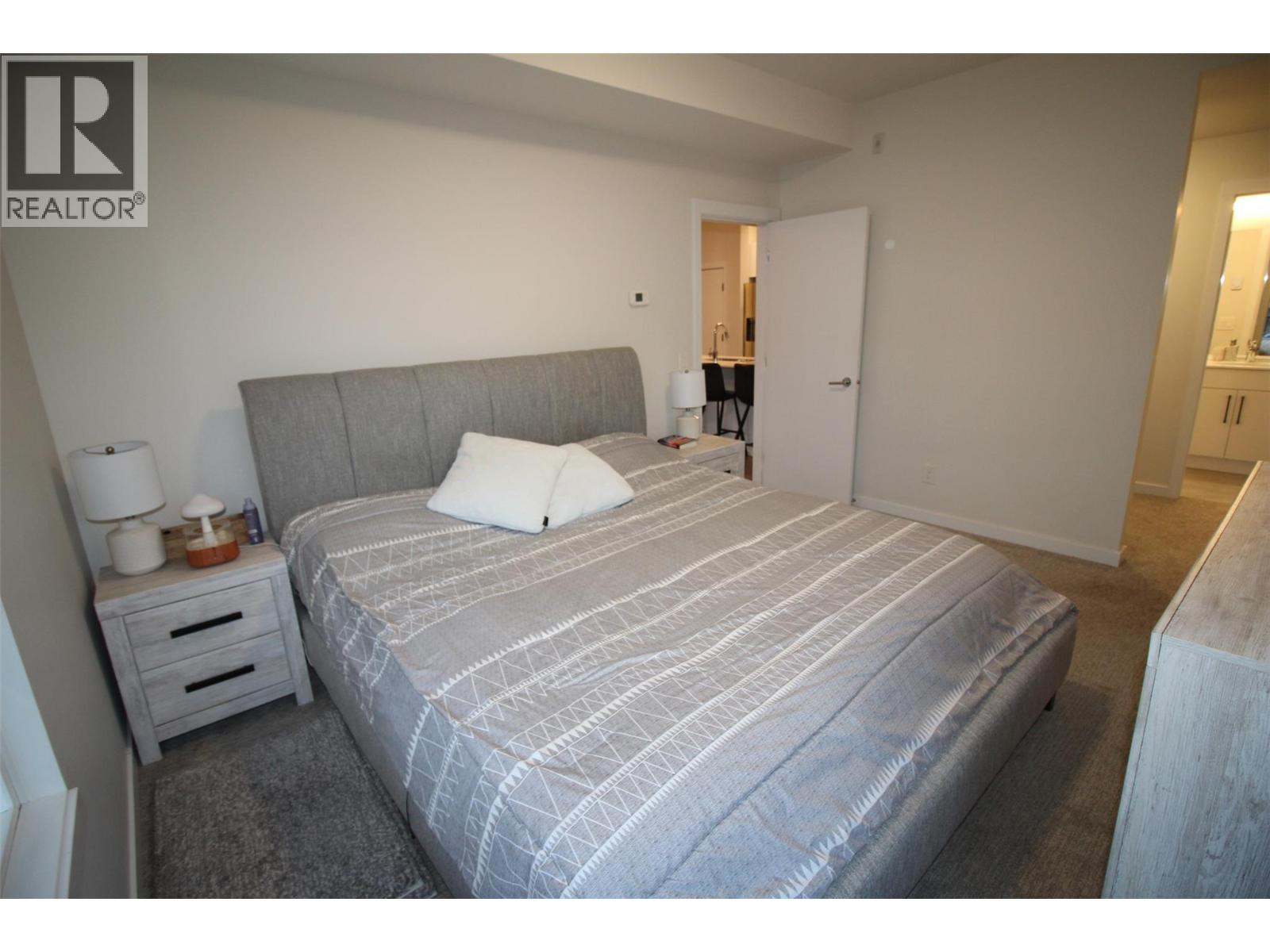 #204 1880 HUGH ALLAN DRIVE - 17