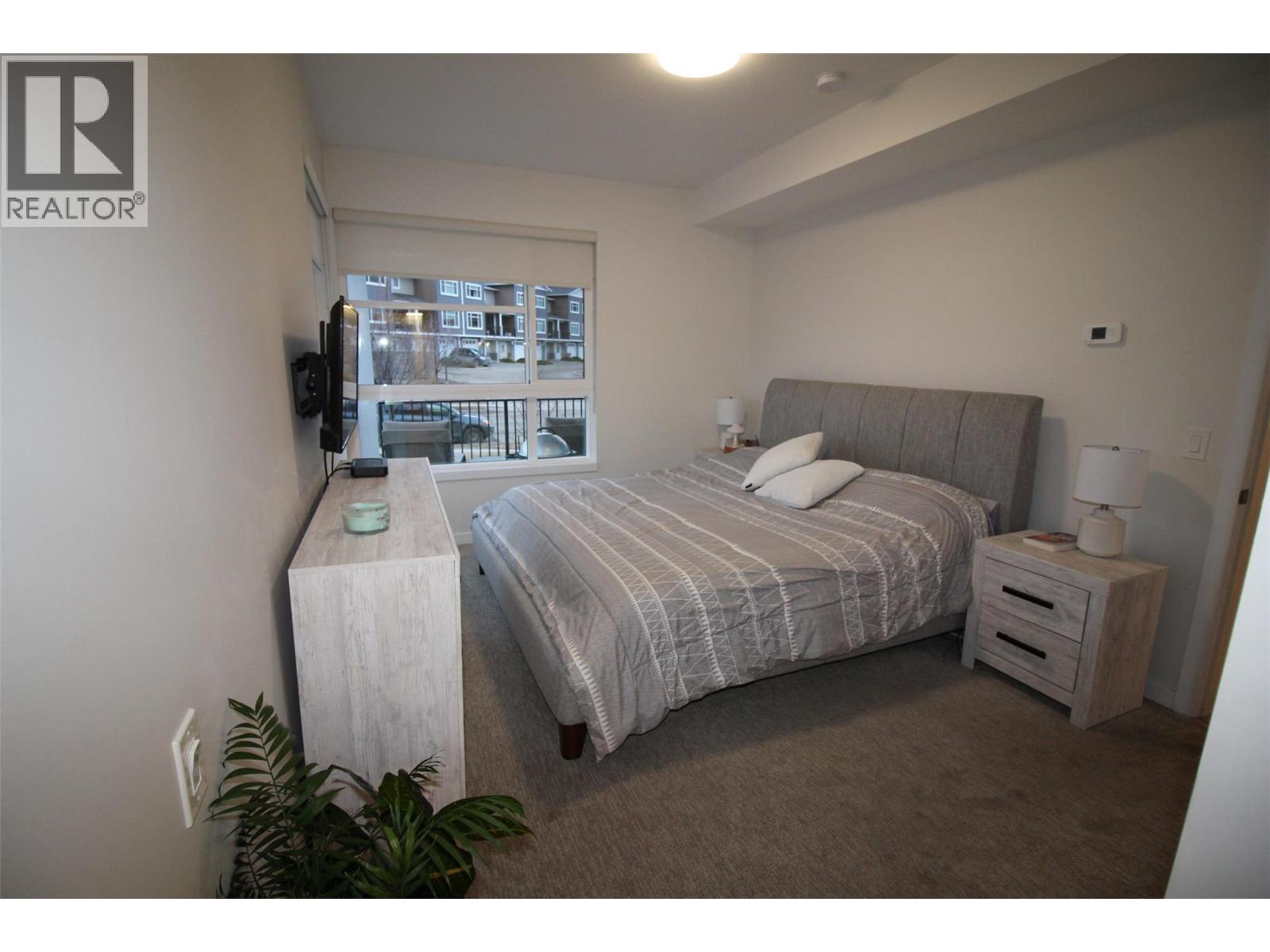 #204 1880 HUGH ALLAN DRIVE - 18