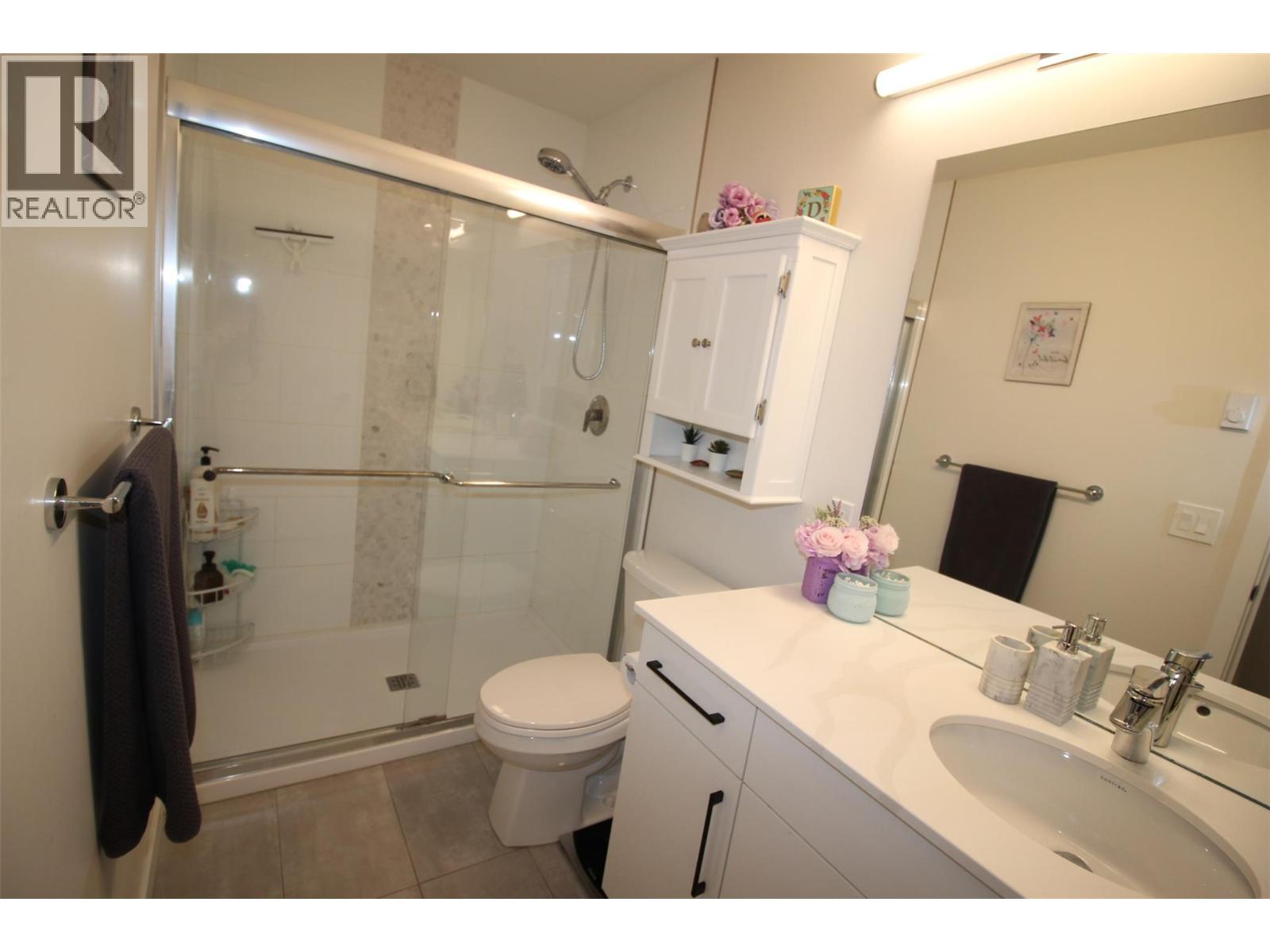 #204 1880 HUGH ALLAN DRIVE - 20