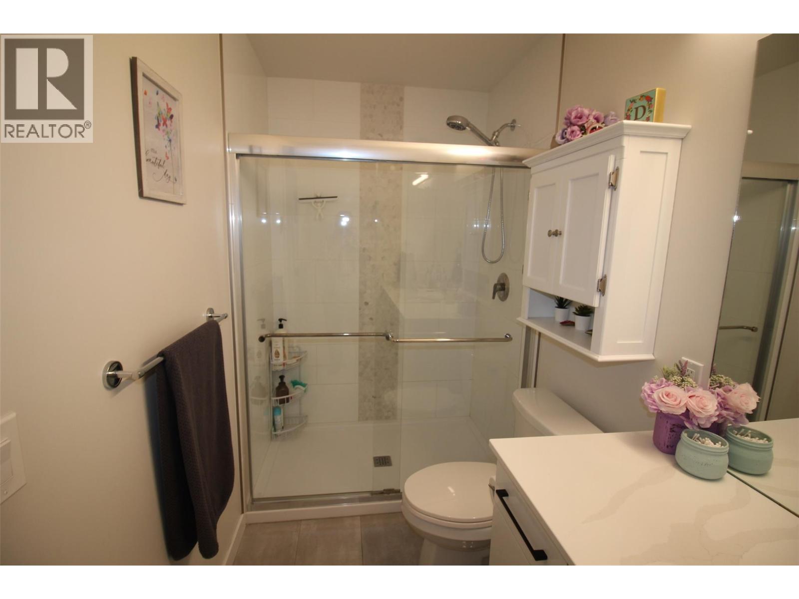 #204 1880 HUGH ALLAN DRIVE - 22