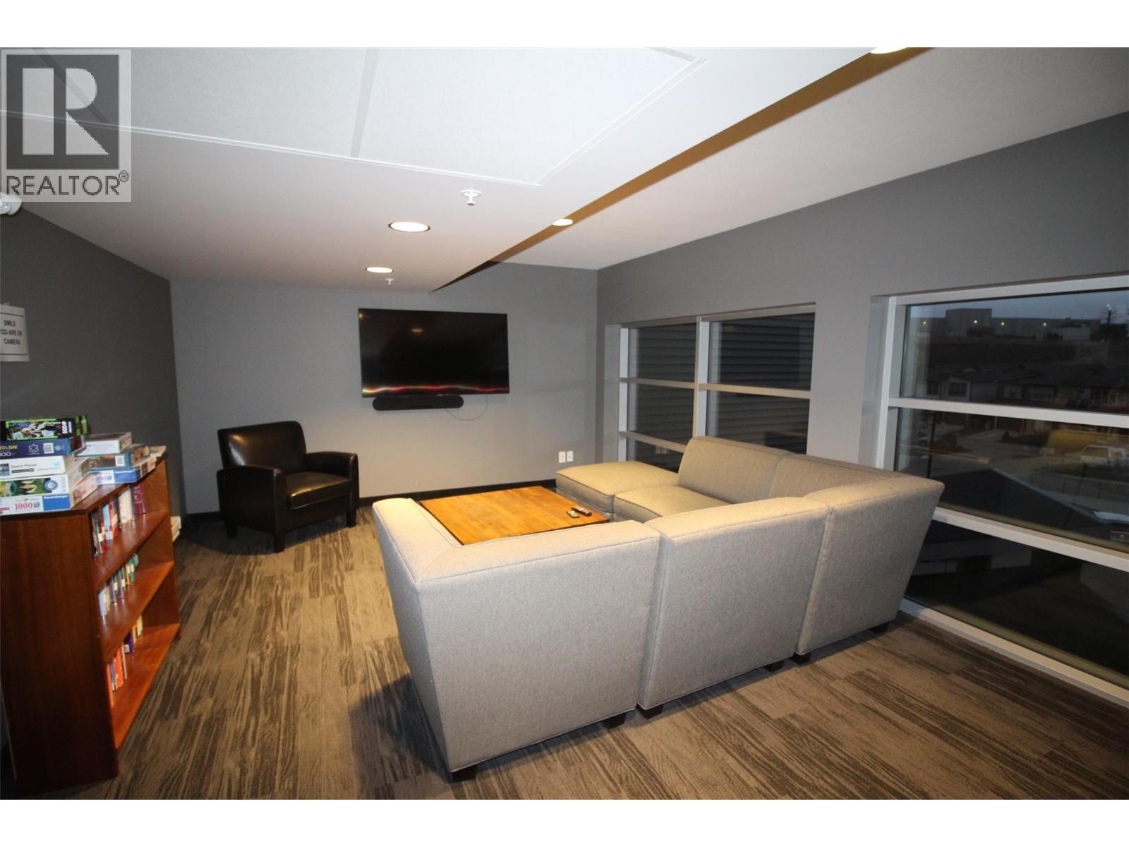 #204 1880 HUGH ALLAN DRIVE - 41