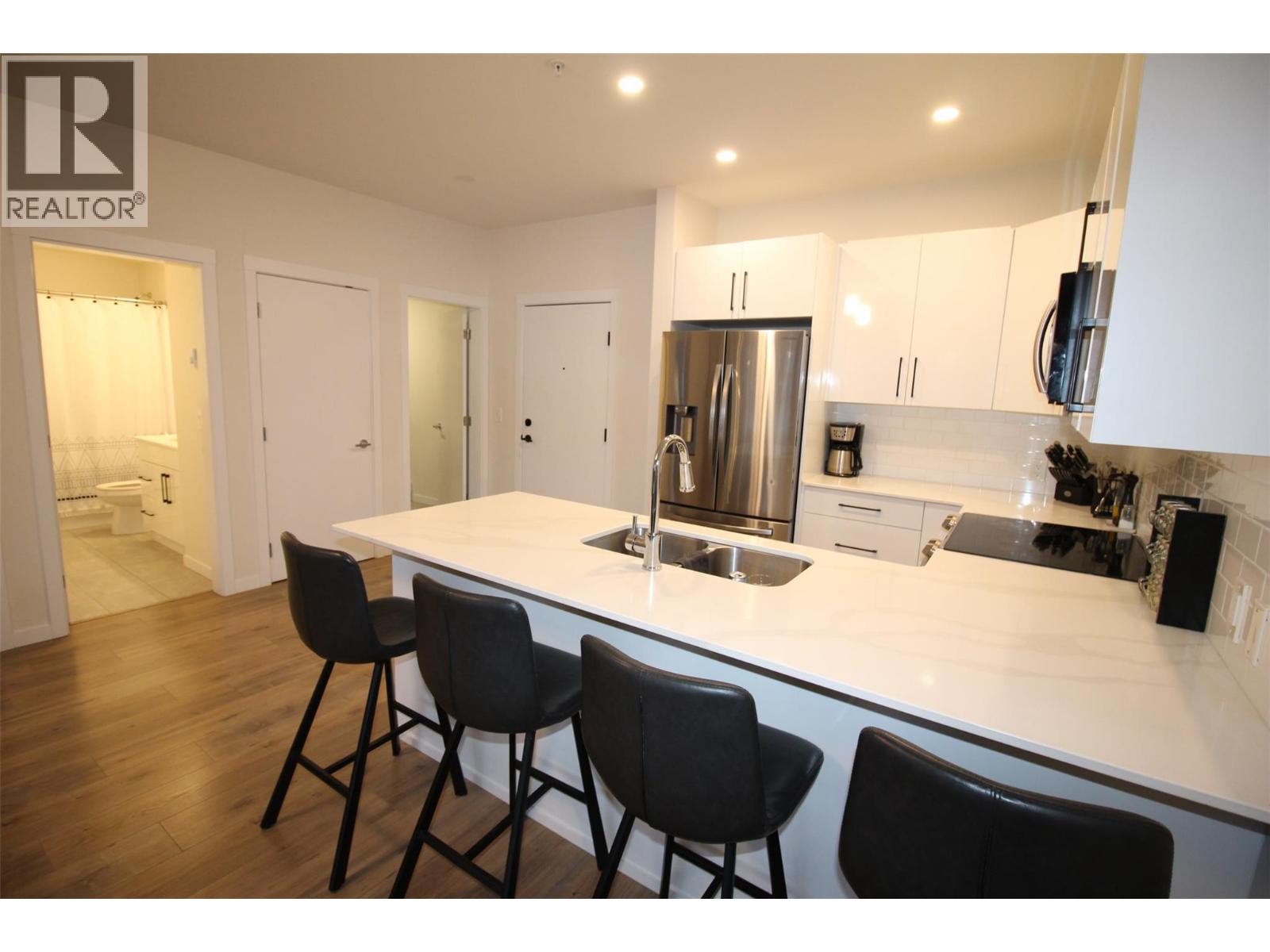 #204 1880 HUGH ALLAN DRIVE - 6