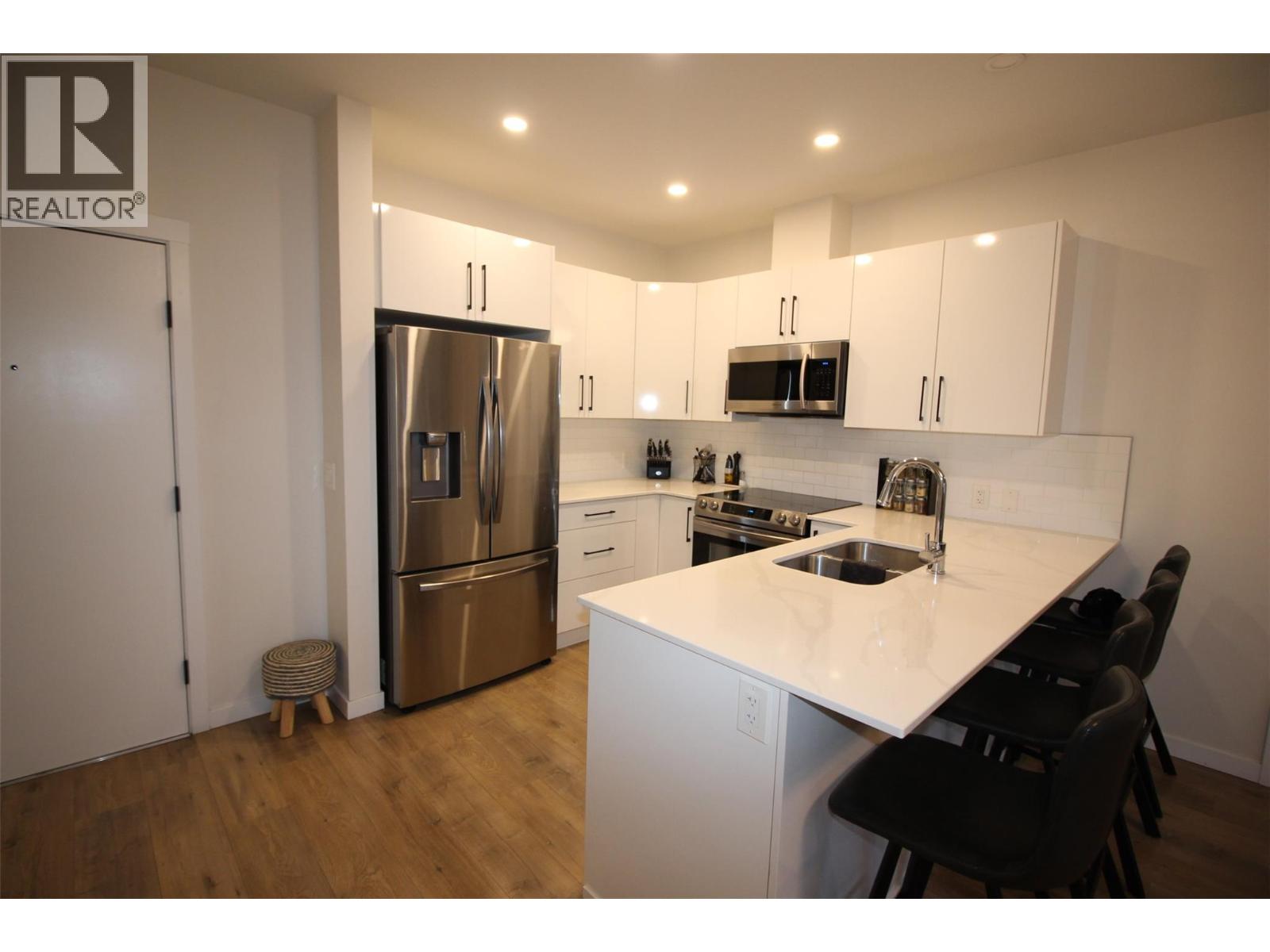 #204 1880 HUGH ALLAN DRIVE - 8