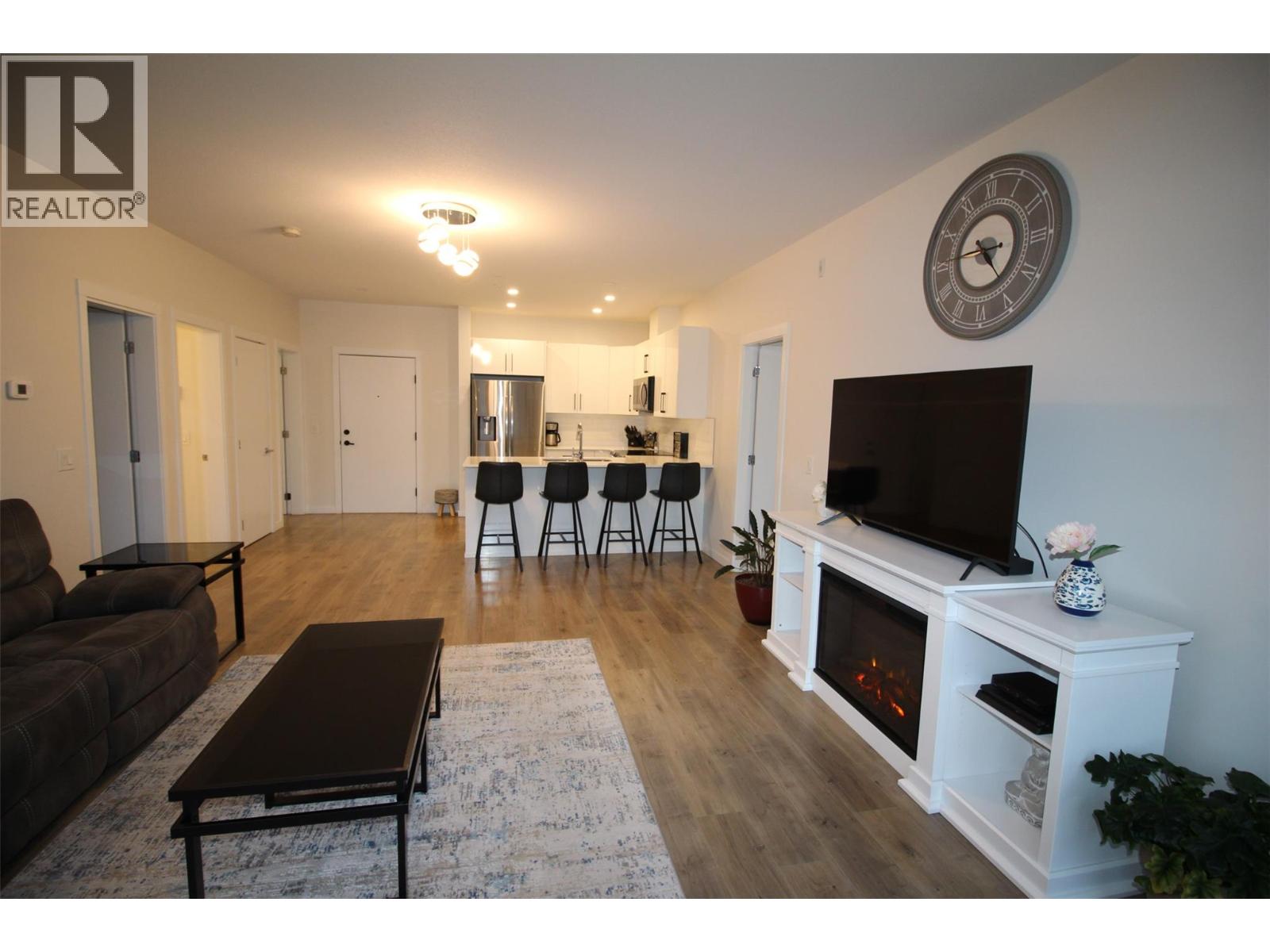 #204 1880 HUGH ALLAN DRIVE - 9