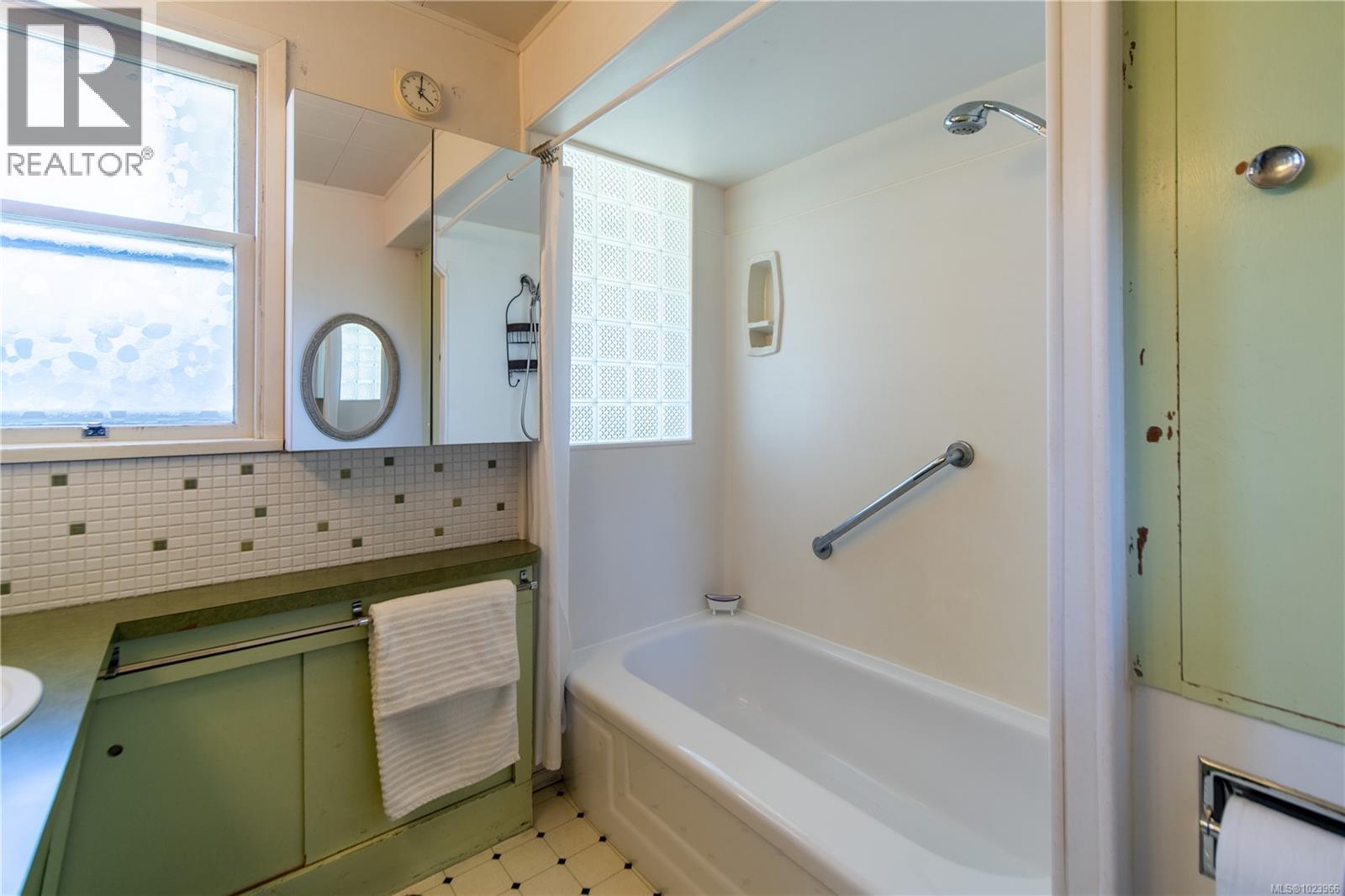  1111 Mckenzie Street, Victoria