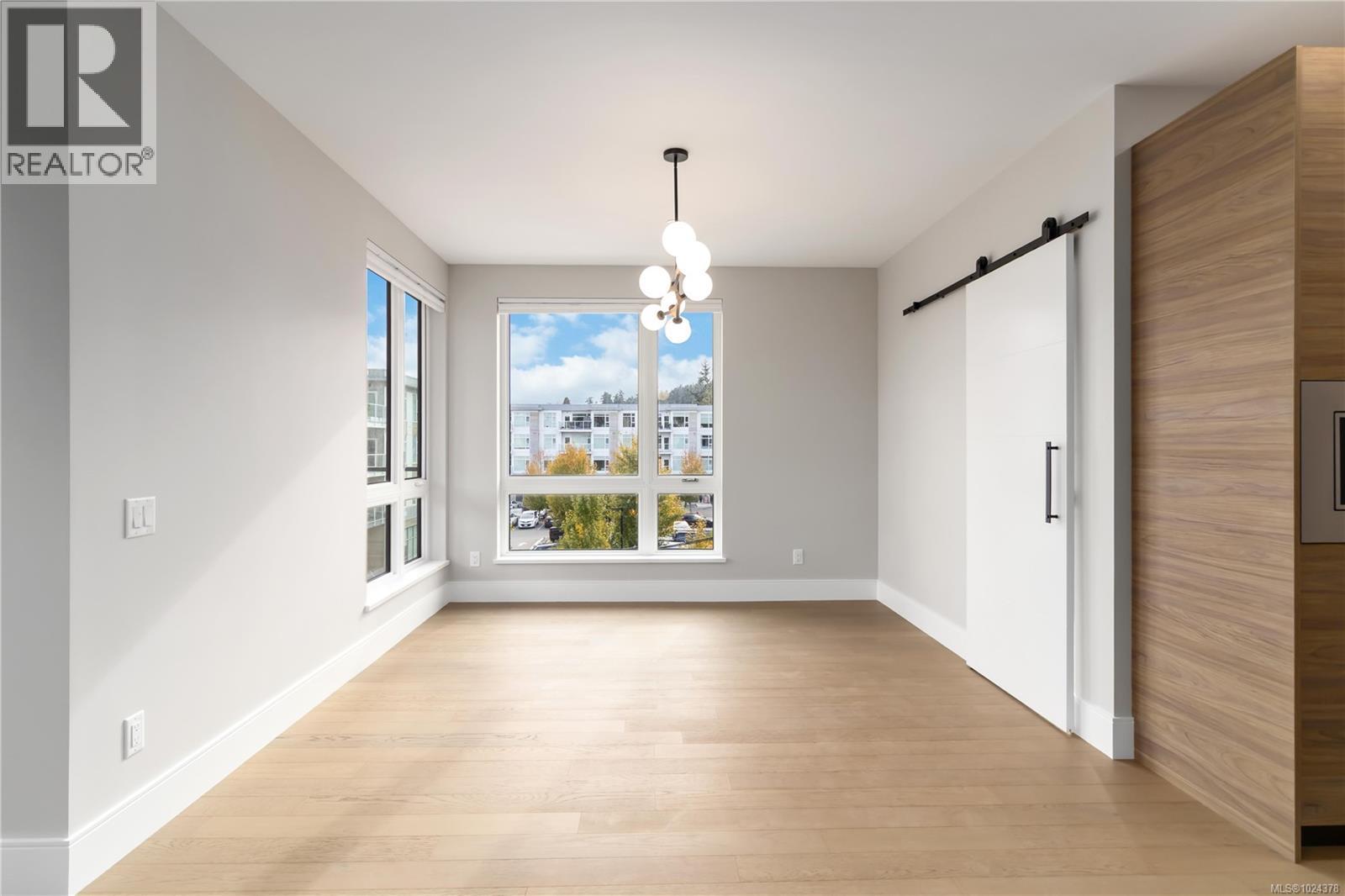 306 990 Doumac Ave, Saanich