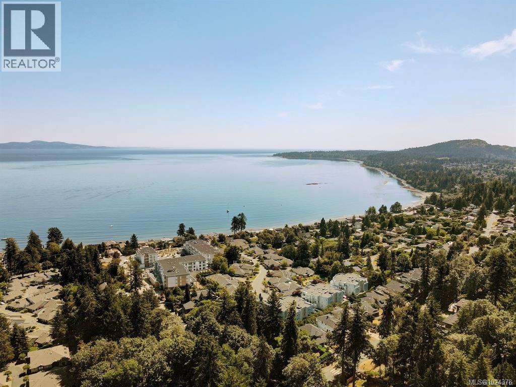 306 990 Doumac Ave, Saanich