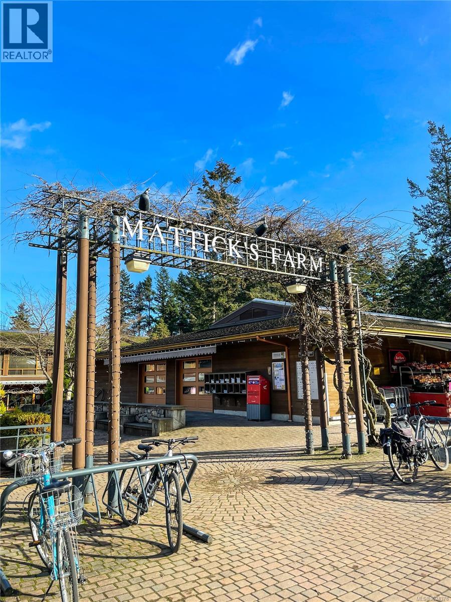 306 990 Doumac Ave, Saanich