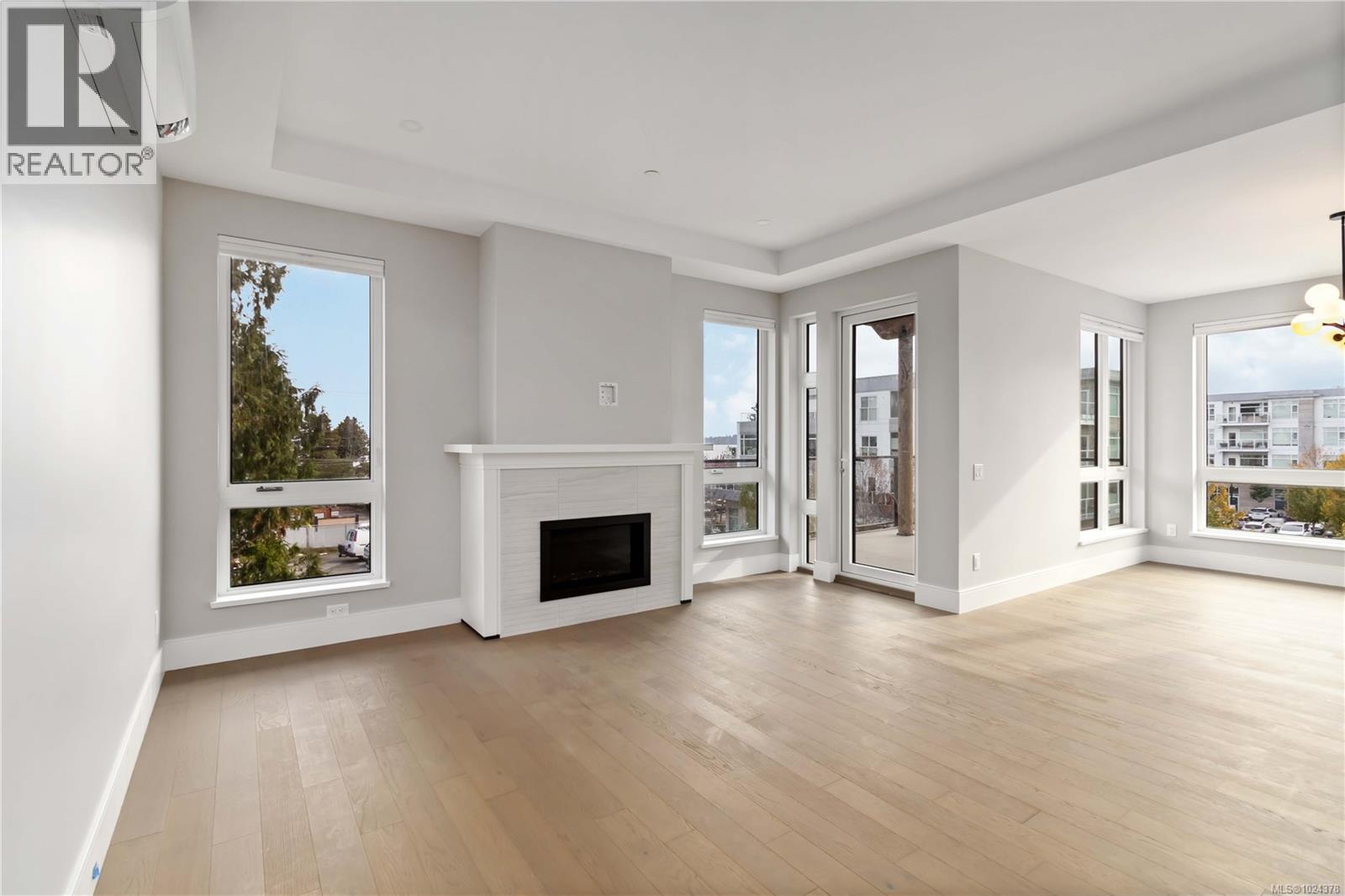 306 990 Doumac Ave, Saanich