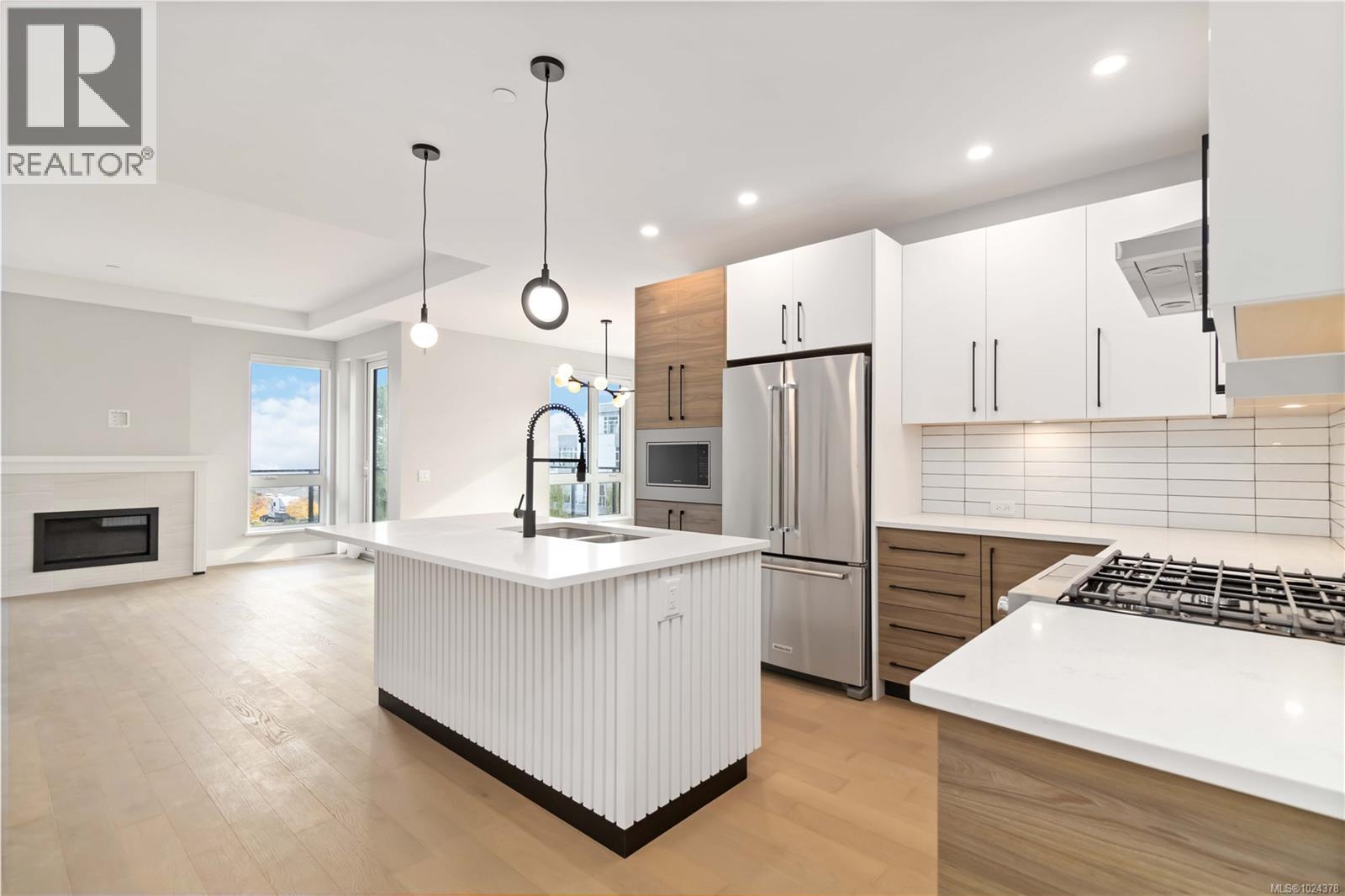 306 990 Doumac Ave, Saanich