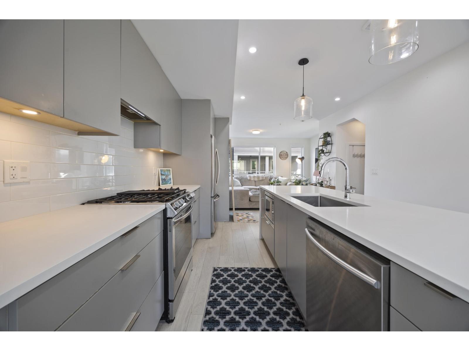 6 19628 55A AVENUE, Langley