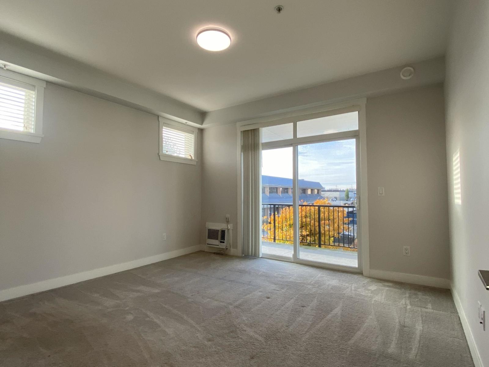 212 20686 EASTLEIGH Crescent - photo 2