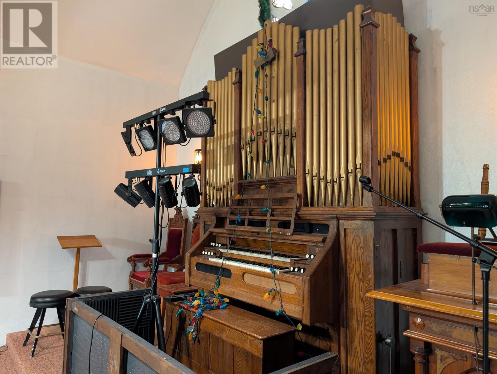 Property 6 of 6 of 8729 NS Trunk 2 Highway