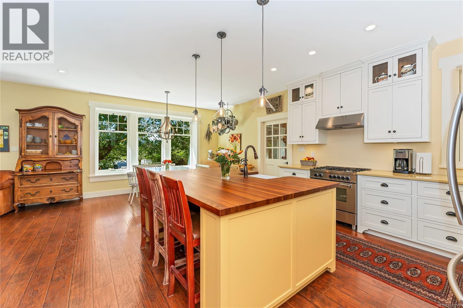 6140 Lakes Rd, Duncan