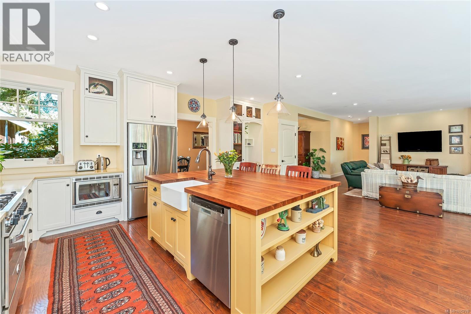 6140 Lakes Rd, Duncan