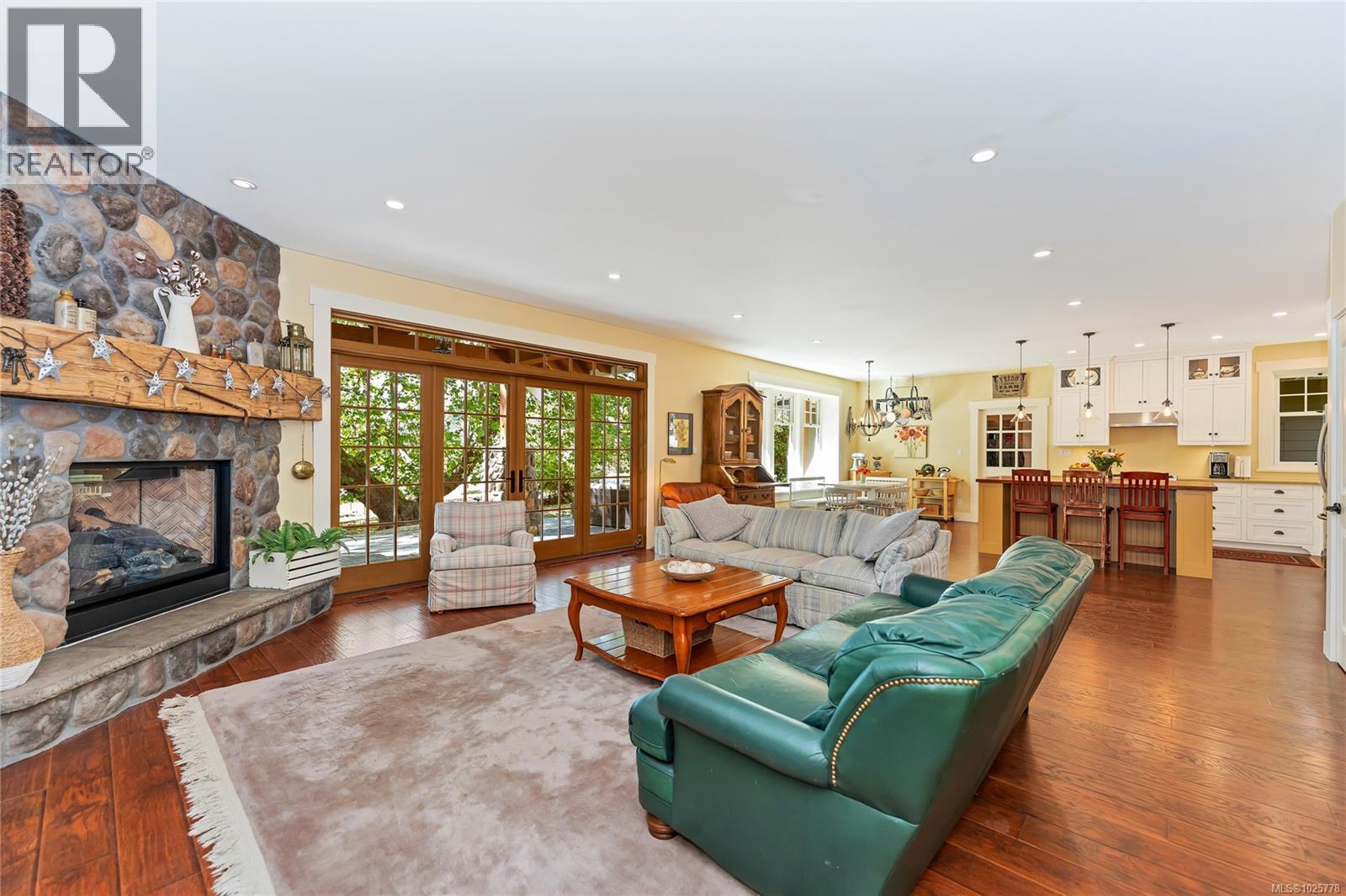 6140 Lakes Rd, Duncan