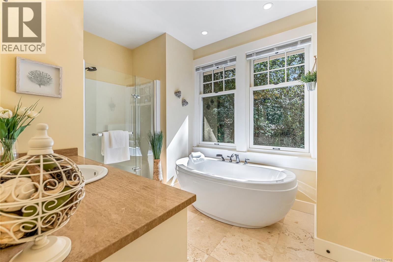 6140 Lakes Rd, Duncan