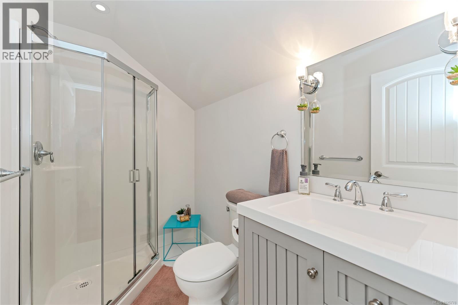 6140 Lakes Rd, Duncan