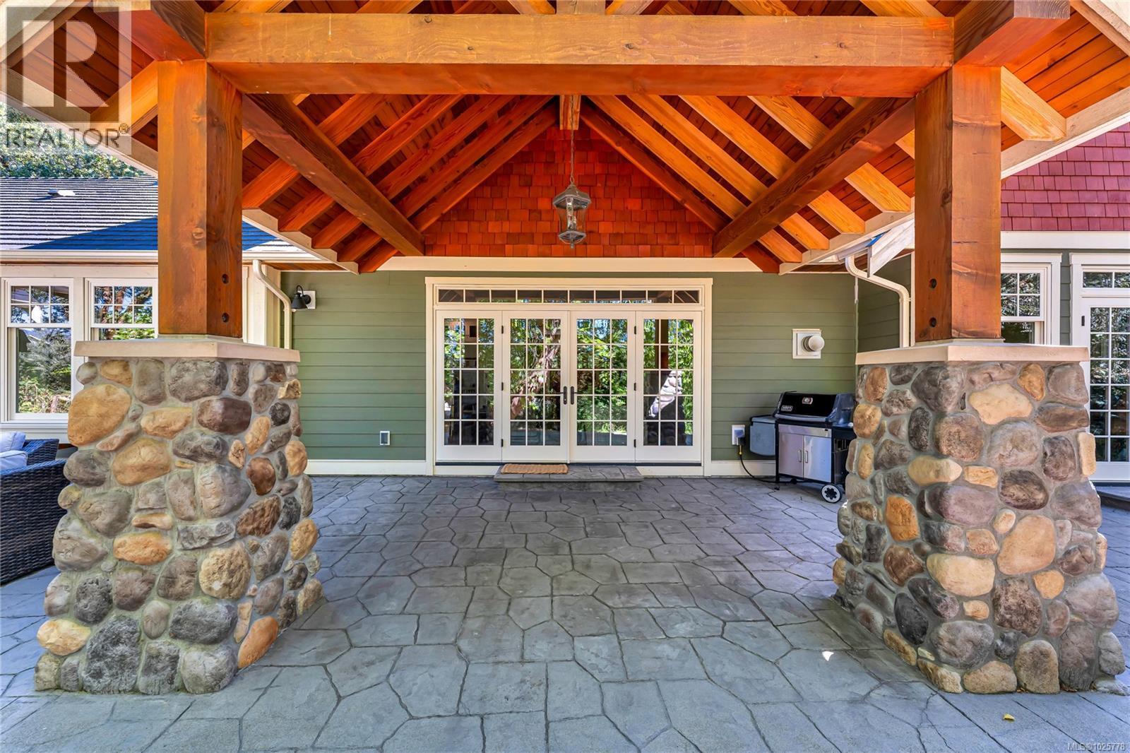 6140 Lakes Rd, Duncan